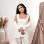 Costum Aurora White